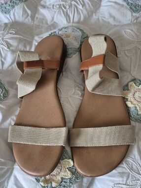 Tommy Bahama Sandals
